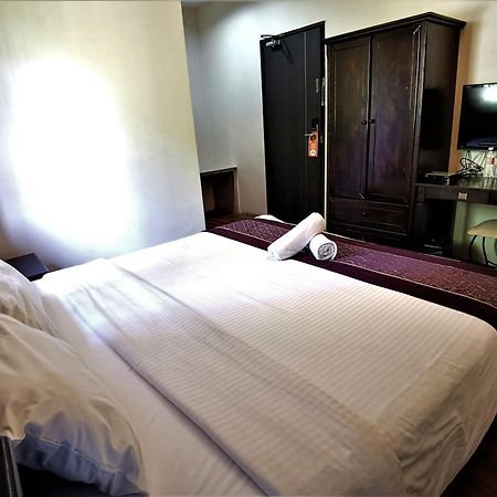 8 Boutique By The Sea Hotel Tanjung Tokong Buitenkant foto