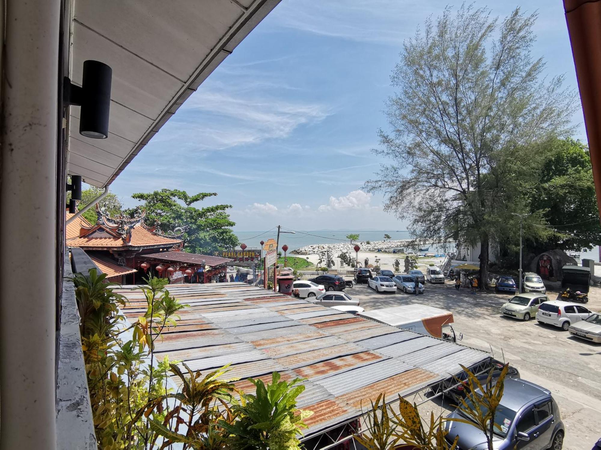 8 Boutique By The Sea Hotel Tanjung Tokong Buitenkant foto