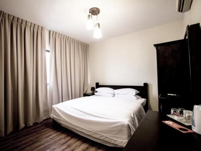 8 Boutique By The Sea Hotel Tanjung Tokong Buitenkant foto