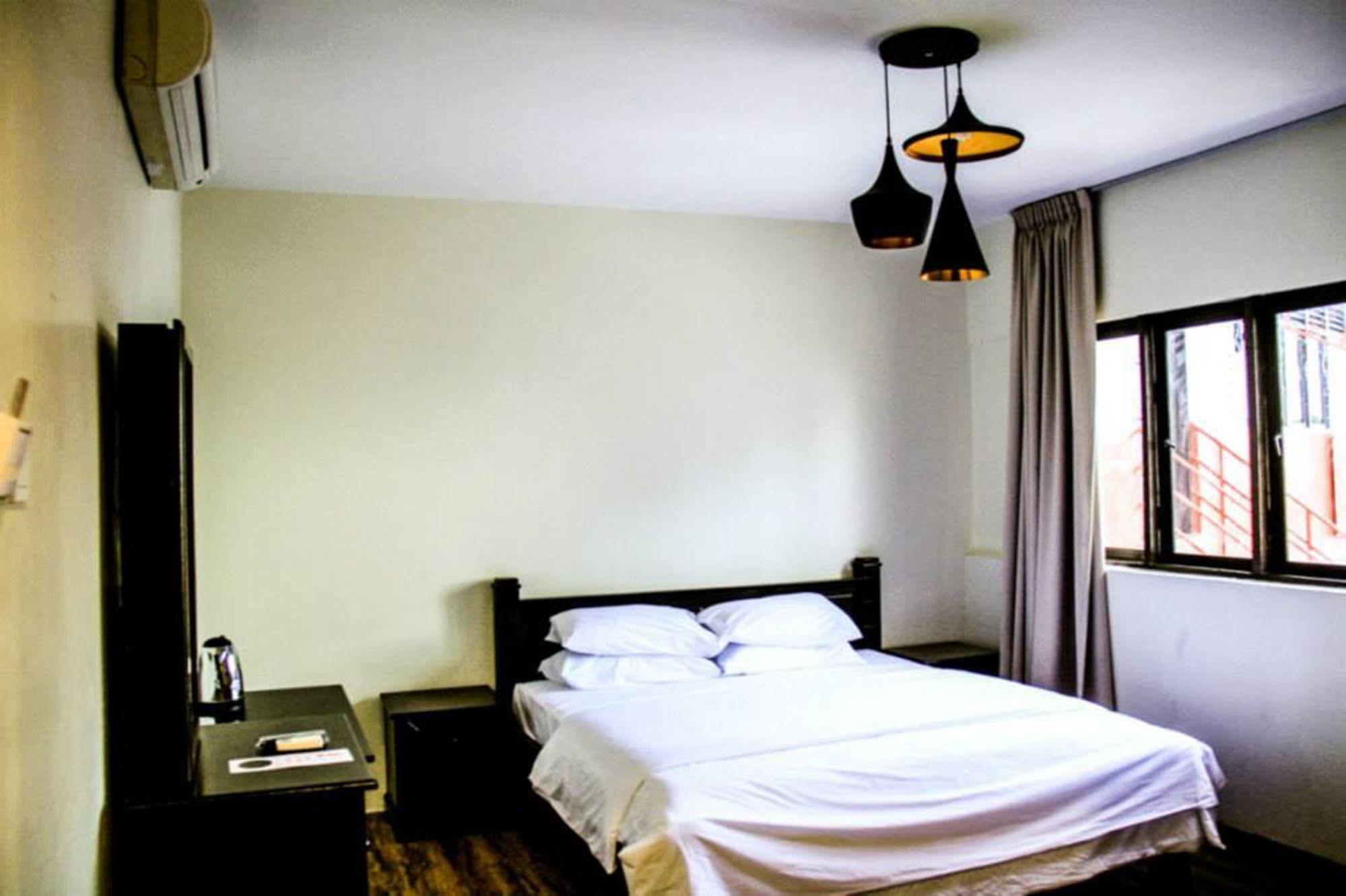 8 Boutique By The Sea Hotel Tanjung Tokong Buitenkant foto