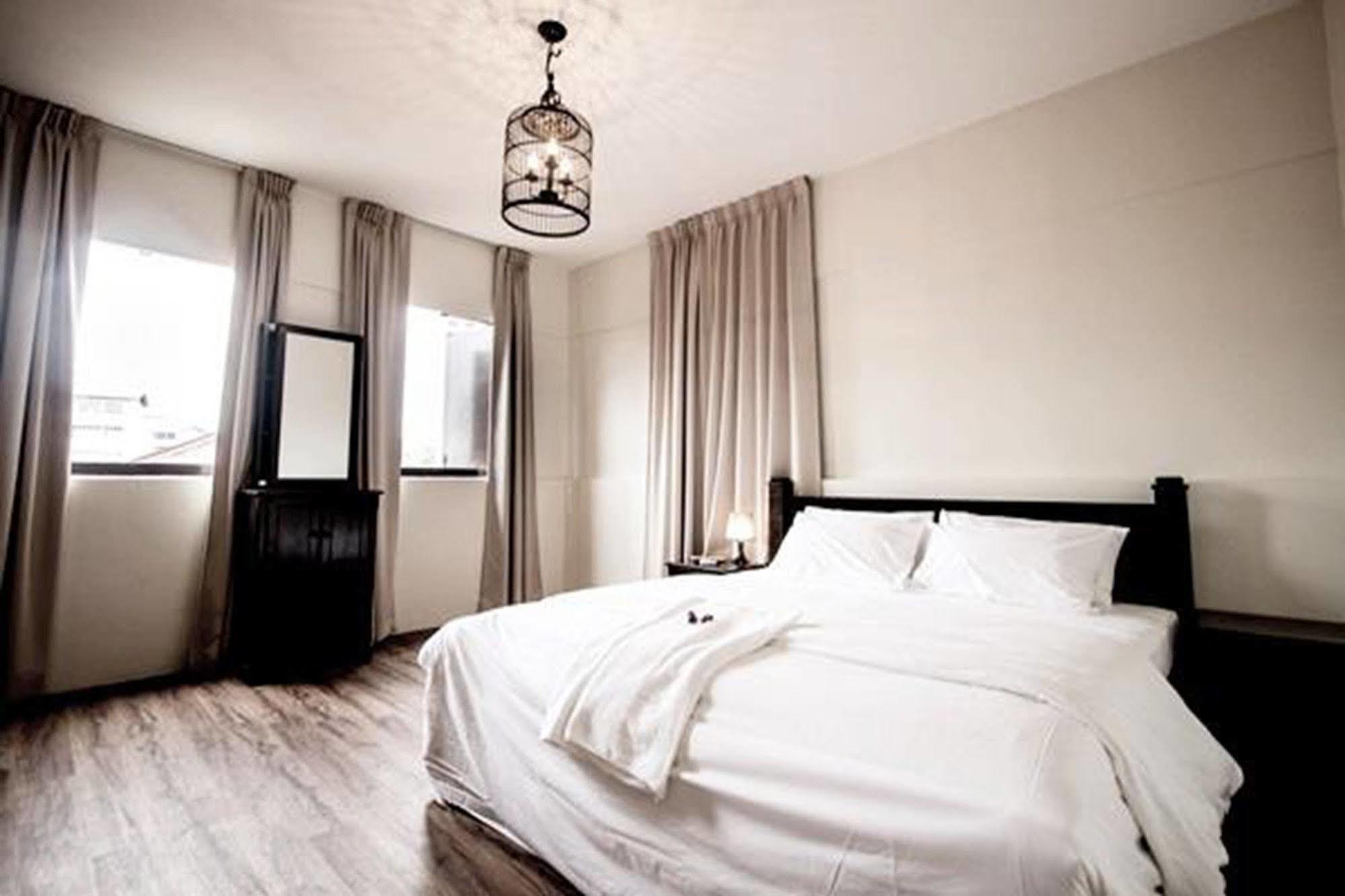 8 Boutique By The Sea Hotel Tanjung Tokong Buitenkant foto