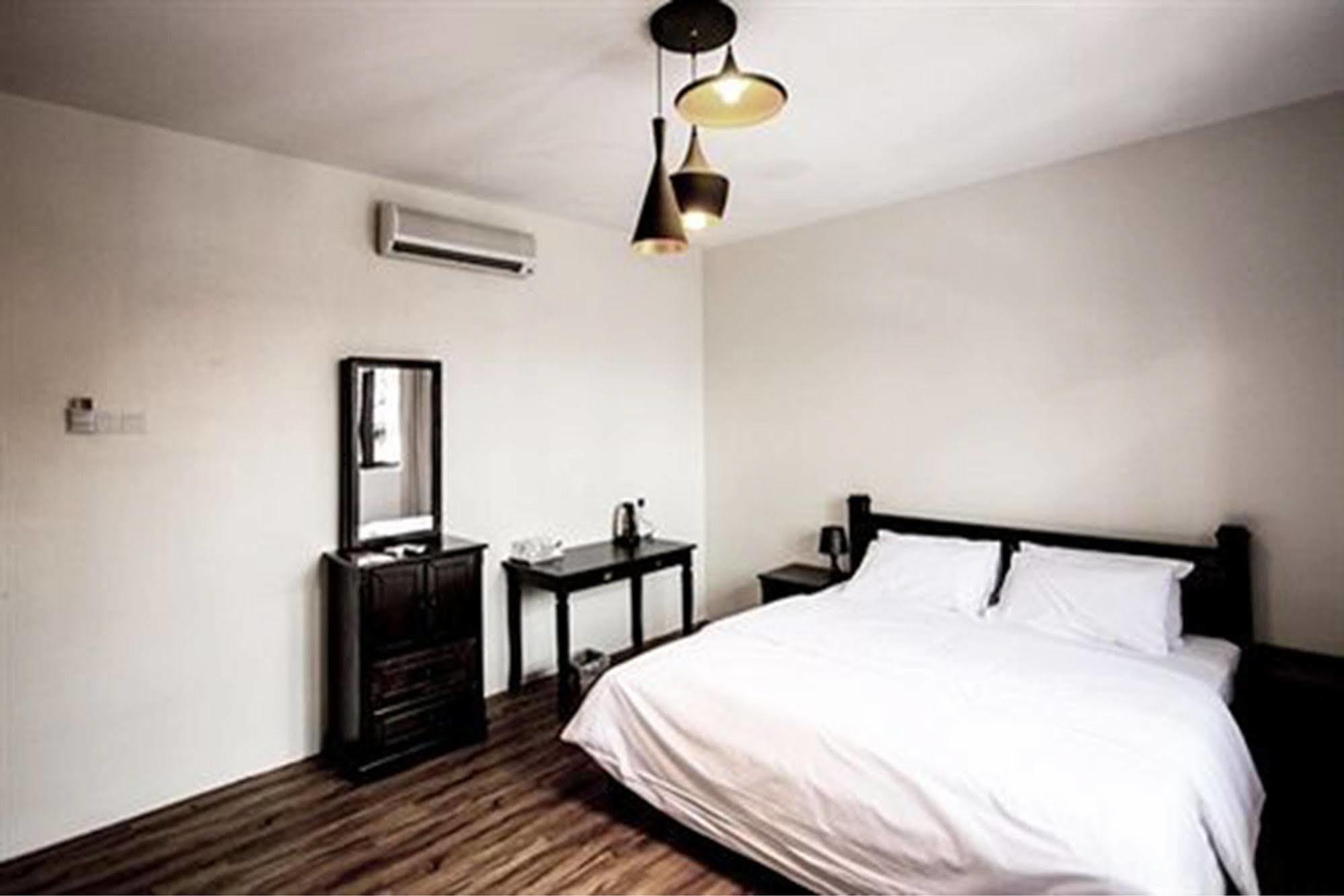 8 Boutique By The Sea Hotel Tanjung Tokong Buitenkant foto