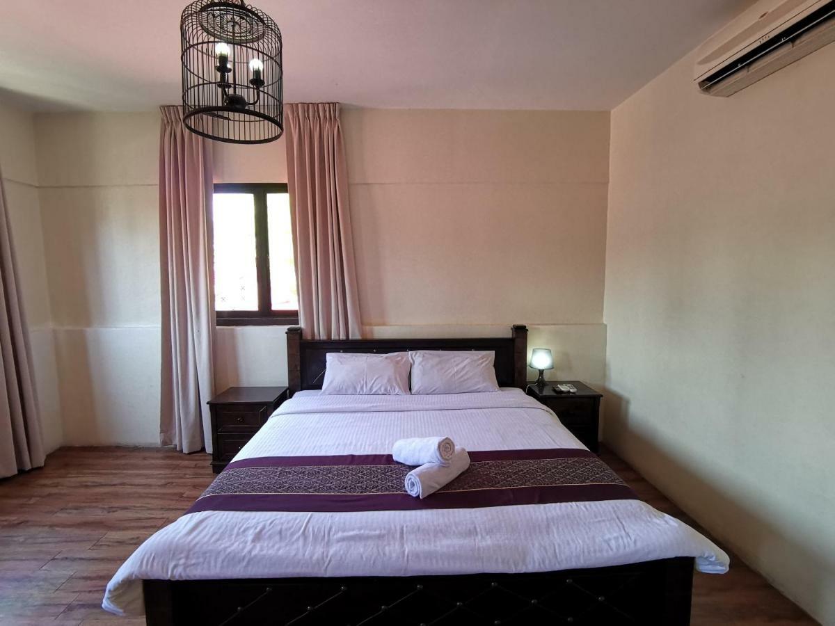 8 Boutique By The Sea Hotel Tanjung Tokong Buitenkant foto